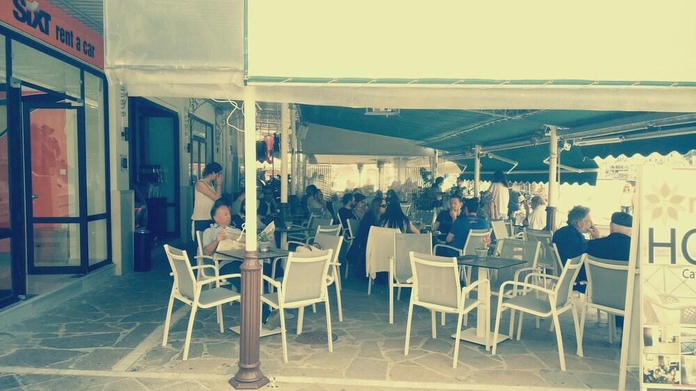 The Manessi City Boutique Hotel Poros Town Bagian luar foto