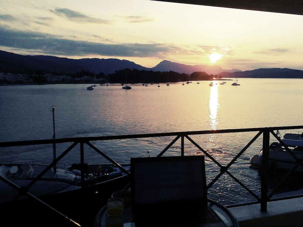 The Manessi City Boutique Hotel Poros Town Bagian luar foto