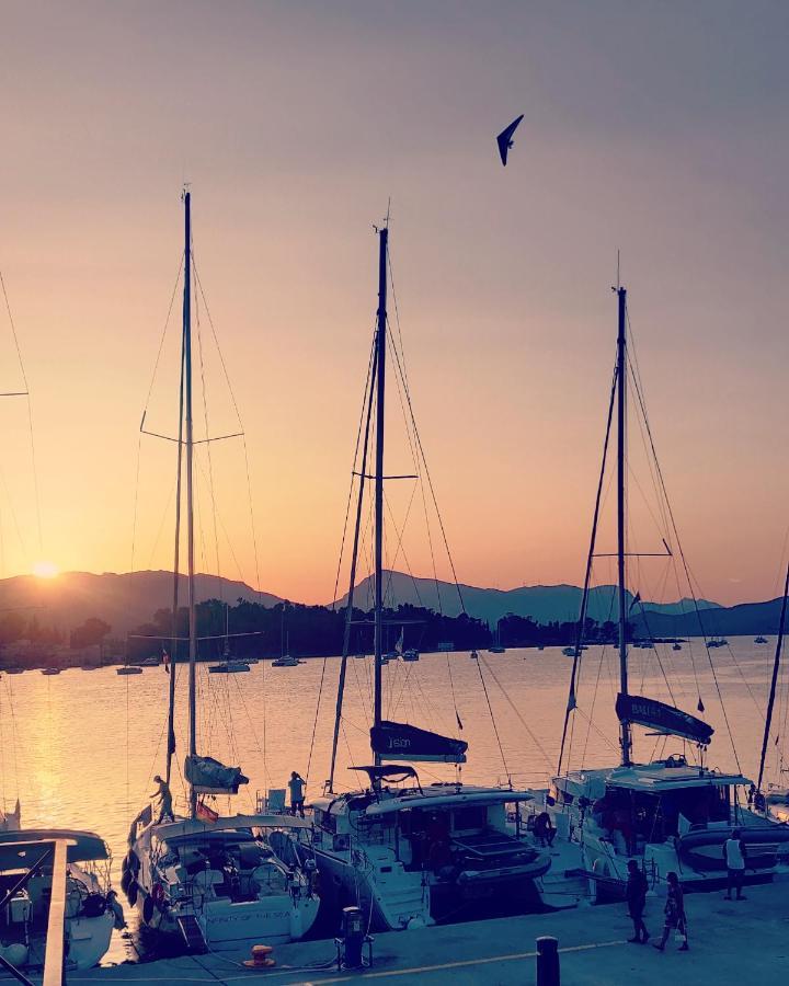The Manessi City Boutique Hotel Poros Town Bagian luar foto