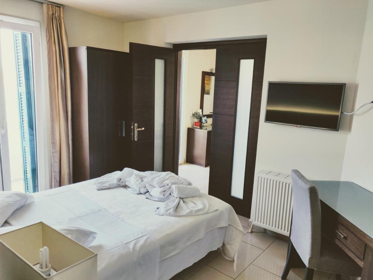 The Manessi City Boutique Hotel Poros Town Bagian luar foto