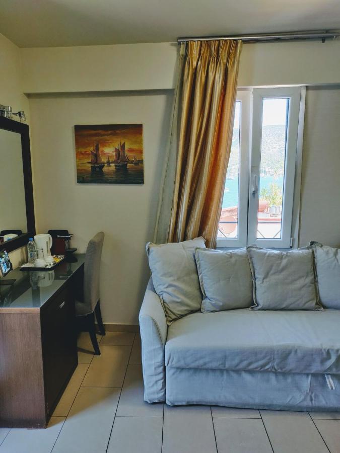 The Manessi City Boutique Hotel Poros Town Bagian luar foto