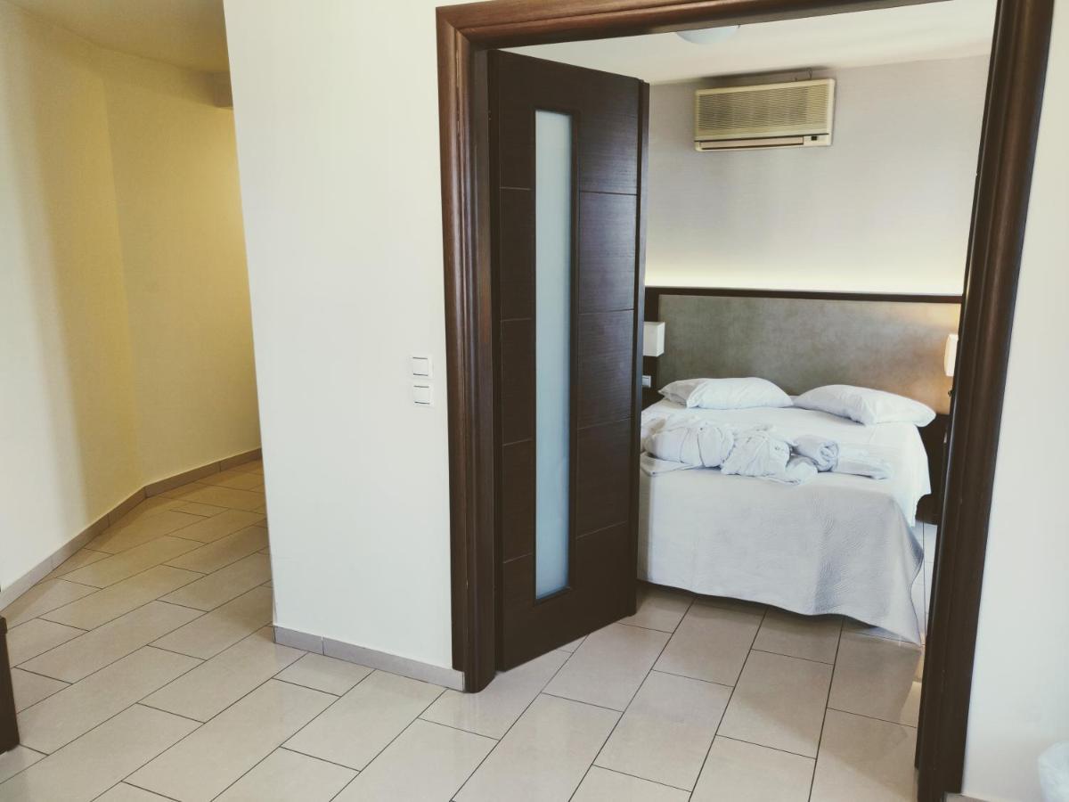 The Manessi City Boutique Hotel Poros Town Bagian luar foto