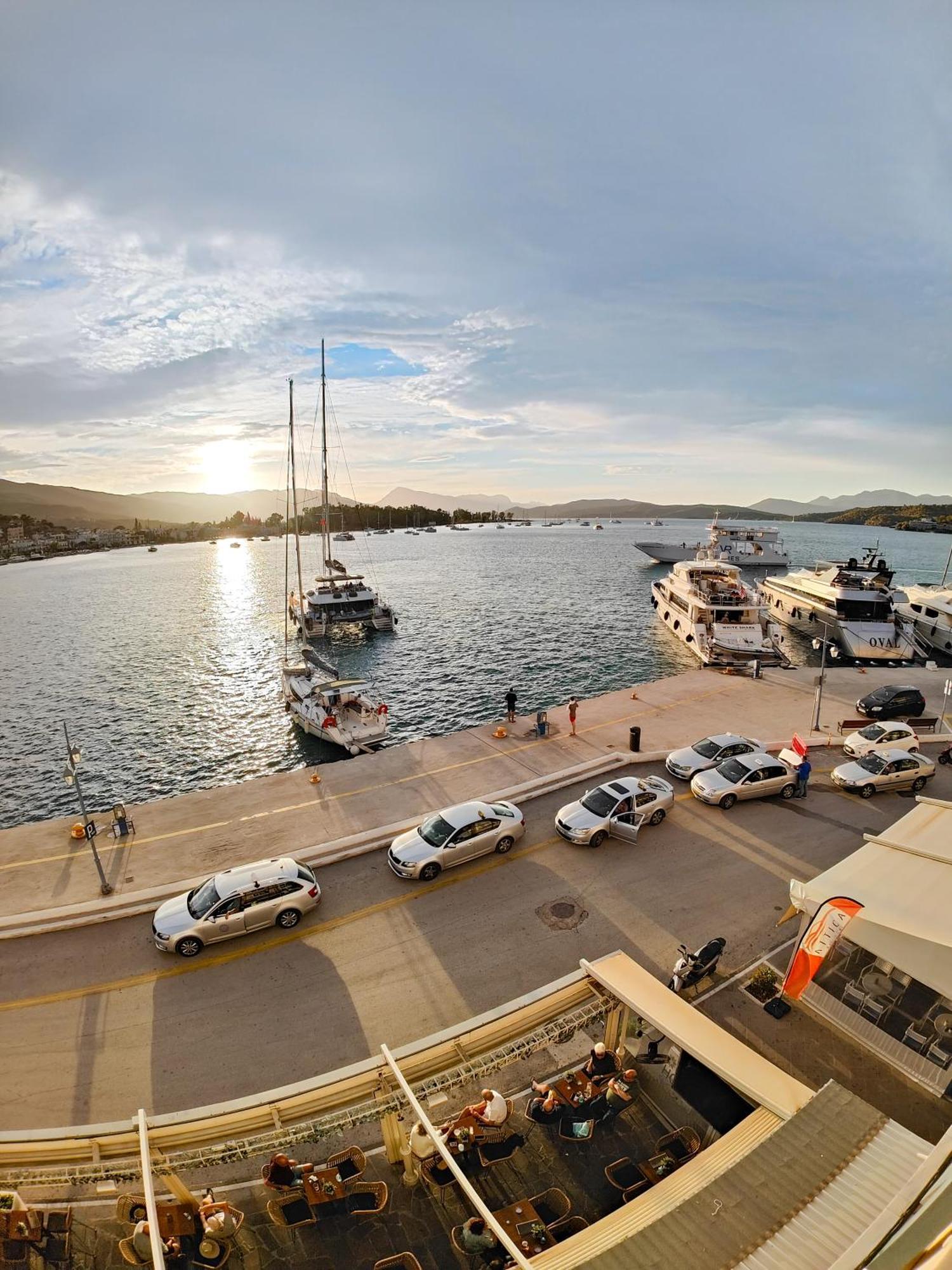 The Manessi City Boutique Hotel Poros Town Bagian luar foto