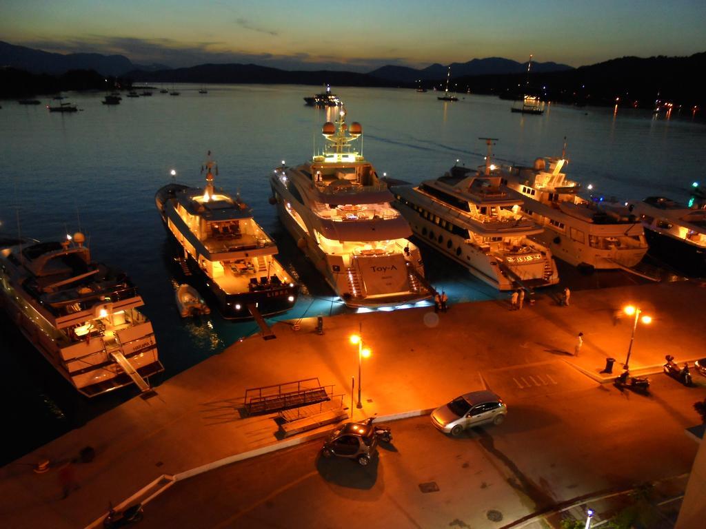 The Manessi City Boutique Hotel Poros Town Bagian luar foto