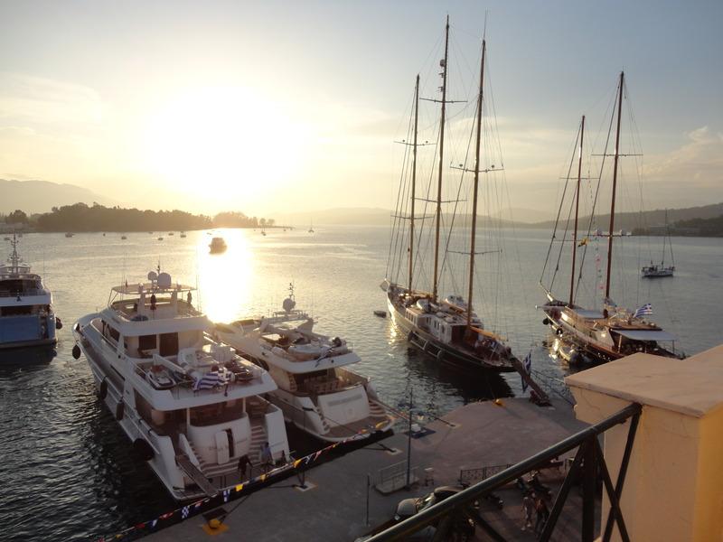 The Manessi City Boutique Hotel Poros Town Bagian luar foto