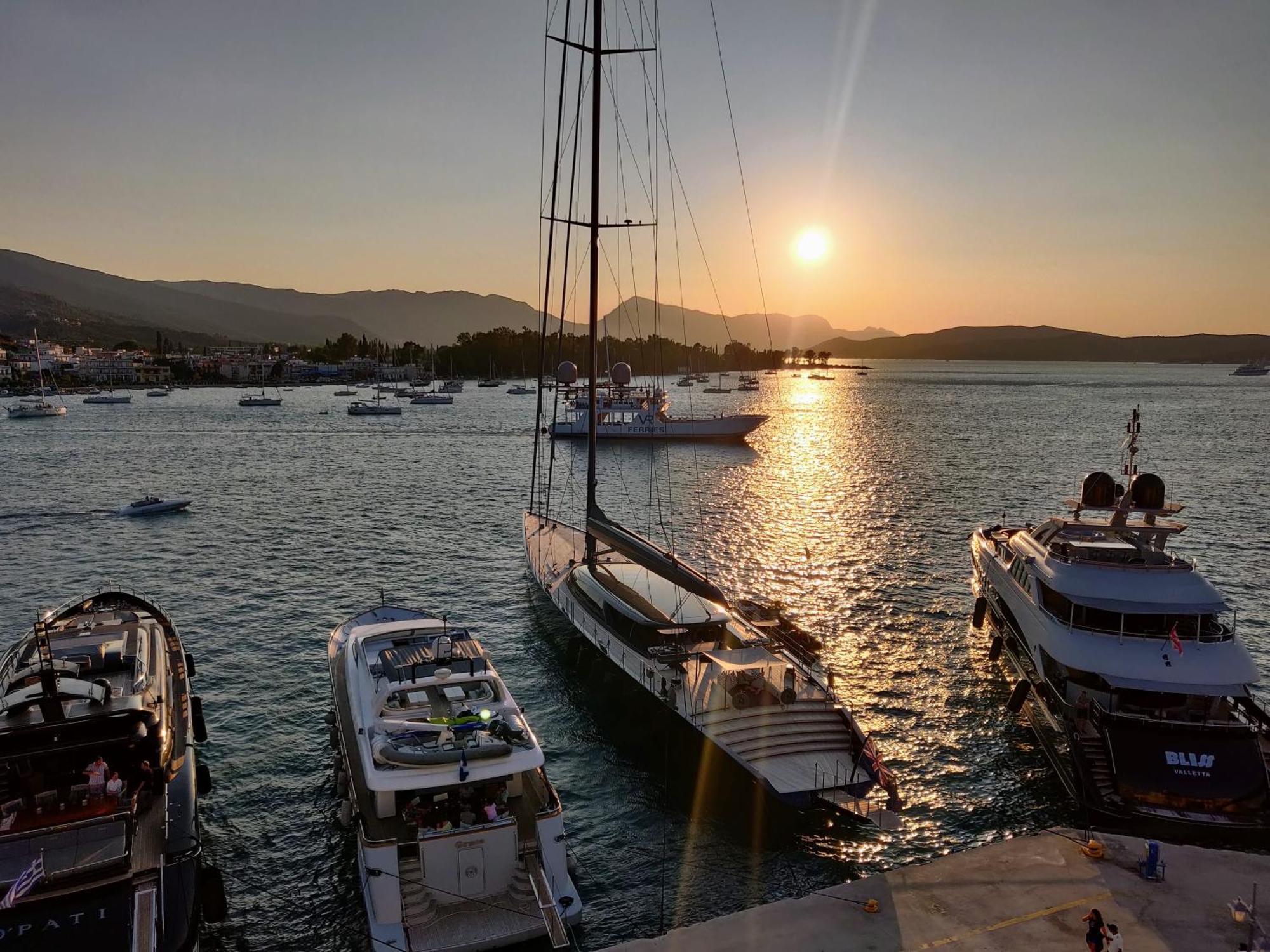The Manessi City Boutique Hotel Poros Town Bagian luar foto