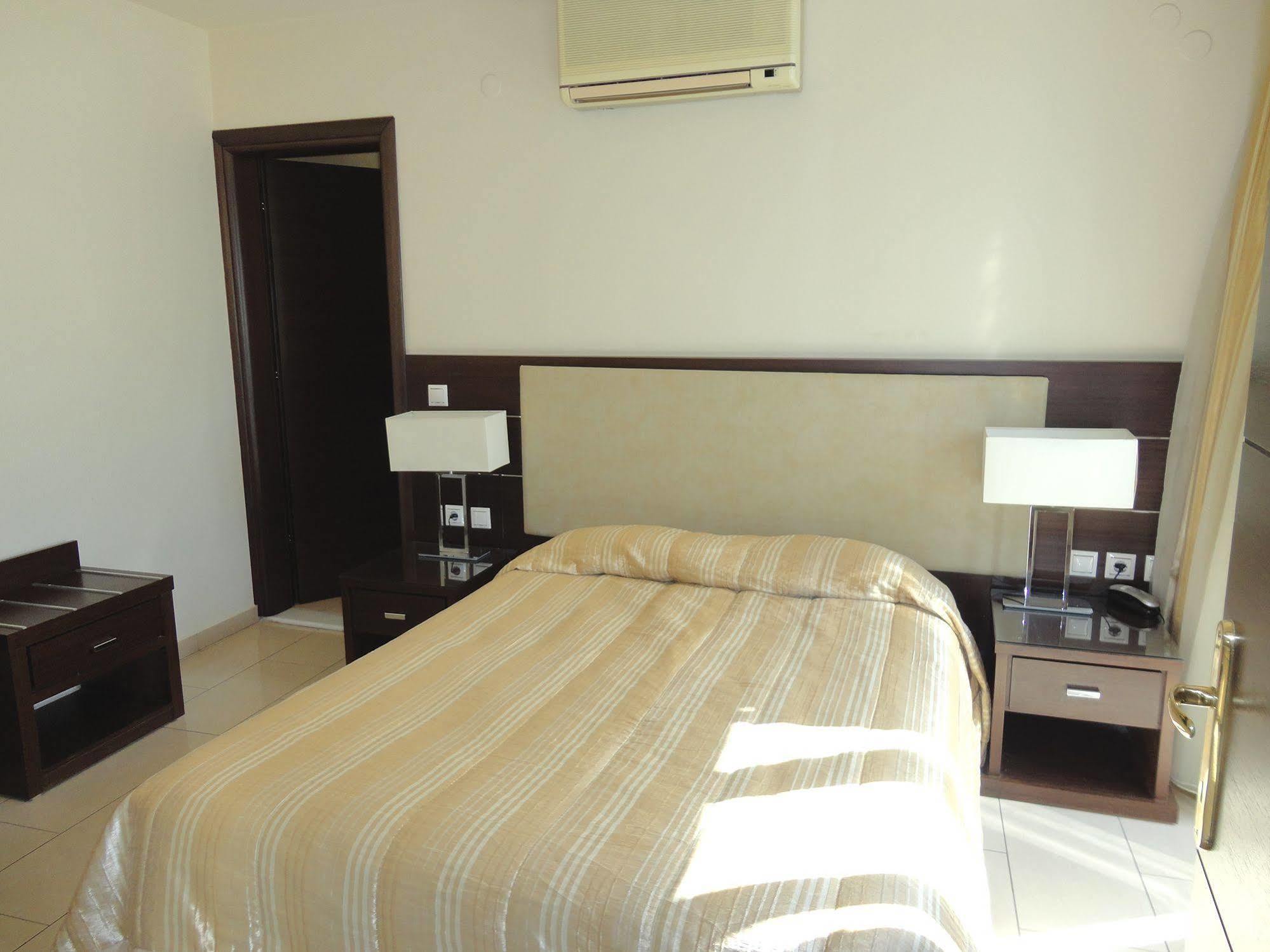 The Manessi City Boutique Hotel Poros Town Bagian luar foto