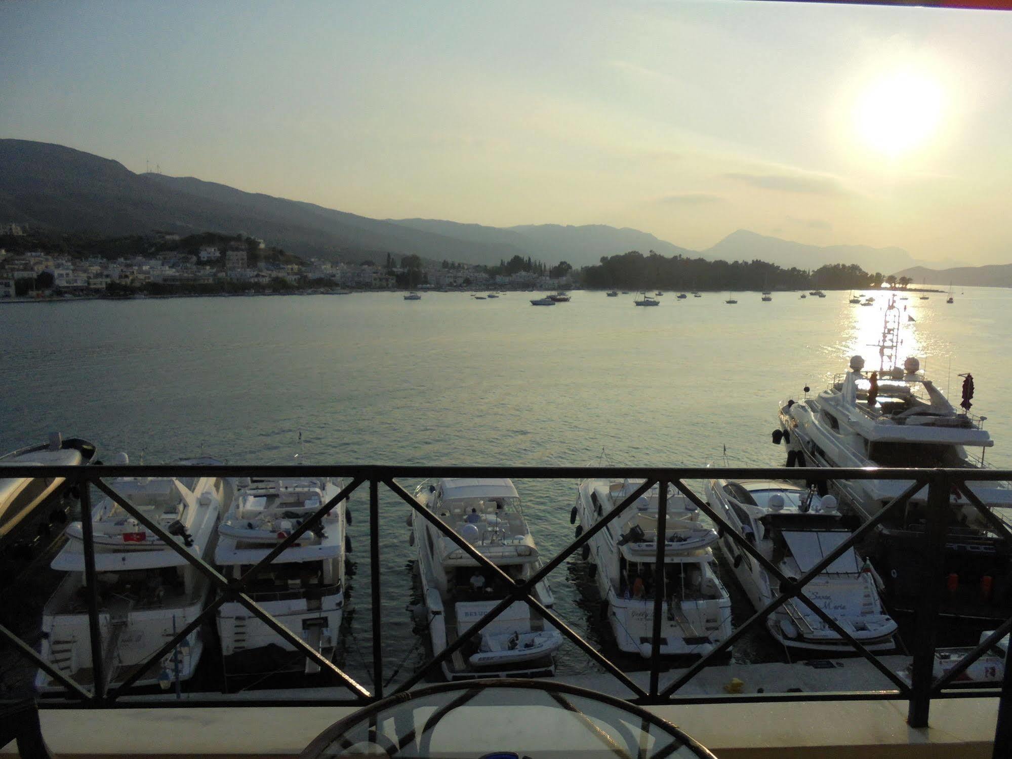 The Manessi City Boutique Hotel Poros Town Bagian luar foto