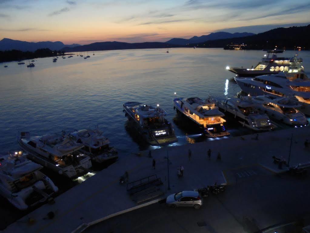 The Manessi City Boutique Hotel Poros Town Bagian luar foto